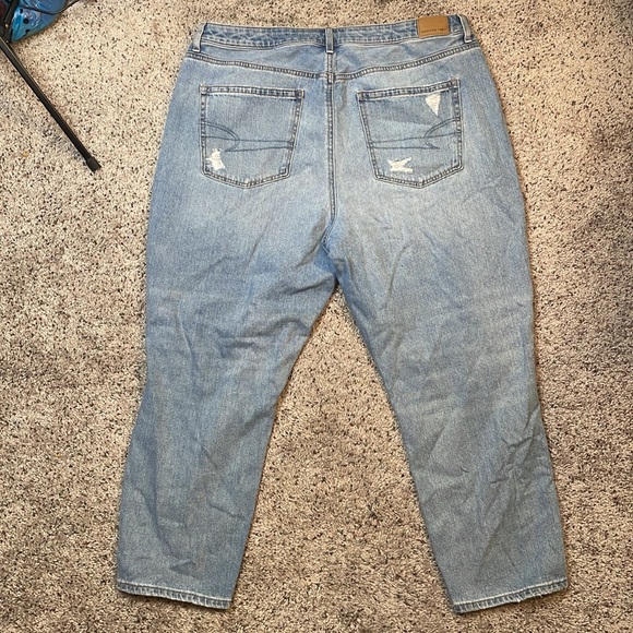 American Eagle Light Wash Ripped Mom Jean Size 18 Short - Picture 4 of 6
